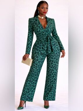 Green Leopard Print Tie-Waist Set  Sz-M.  (Spring & early summer)